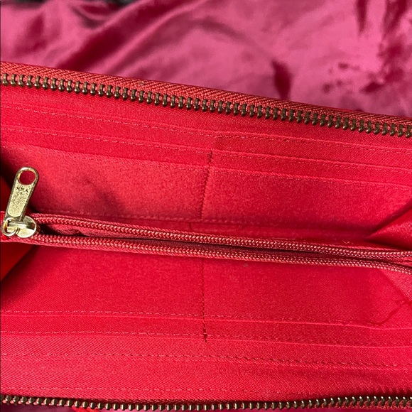 Timberland Women's Leather RFID Zip Around Wallet Clutch with Wristlet Strap - Picture 10 of 10